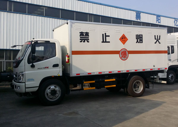 福田奥铃5吨5.1米易燃气体厢式运输车