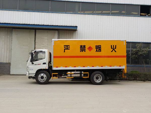 福田奥铃5.2米烟花鞭炮运输车
