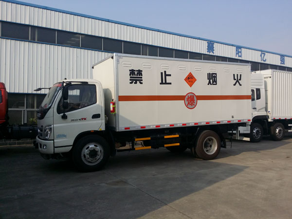福田奥铃5.26吨5.1米火工品运输车