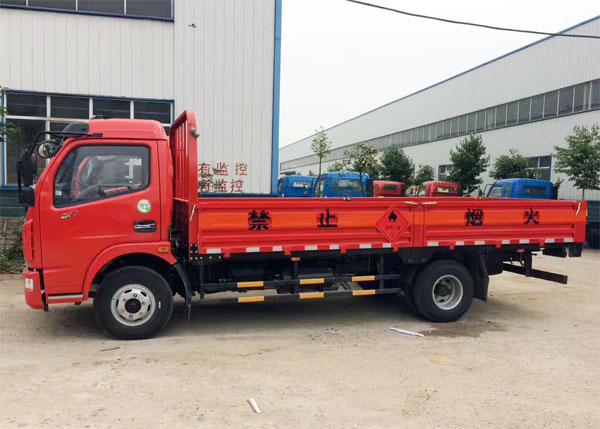 东风凯普特4.2米1.2吨宽体气瓶运输车