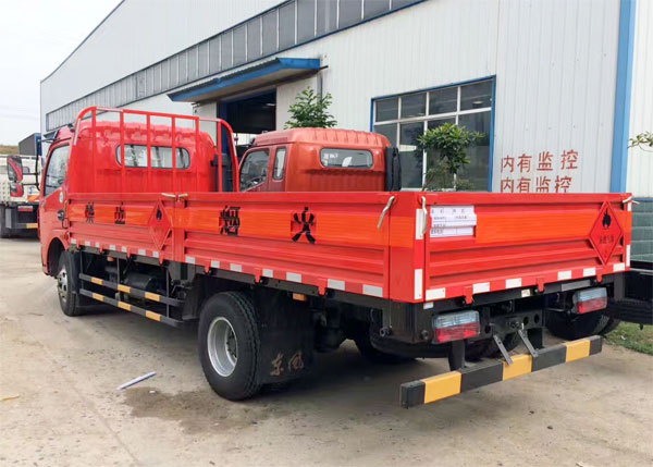 东风凯普特4.2米1.2吨宽体气瓶运输车