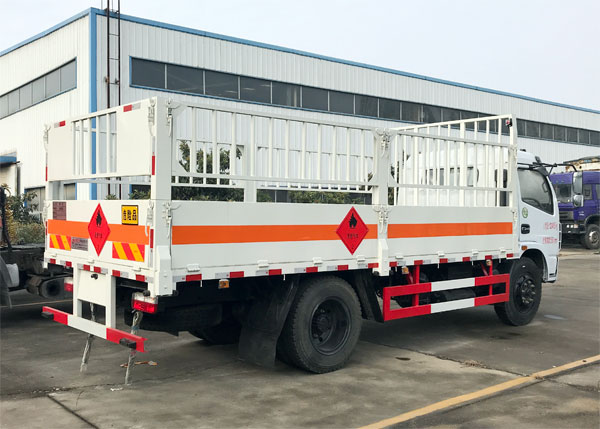 东风多利卡5.2米7.6吨玉柴气瓶运输车