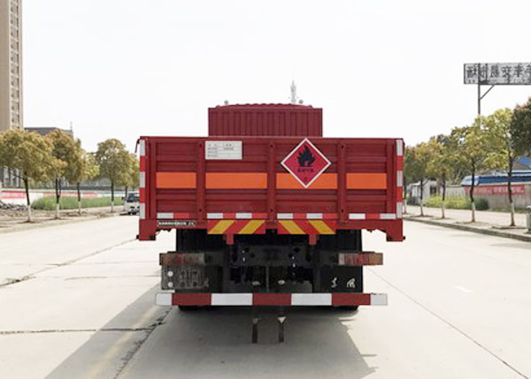 东风天龙前四后八9.6米气瓶运输车