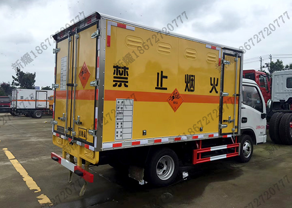 跃进国六小型爆破器材运输车